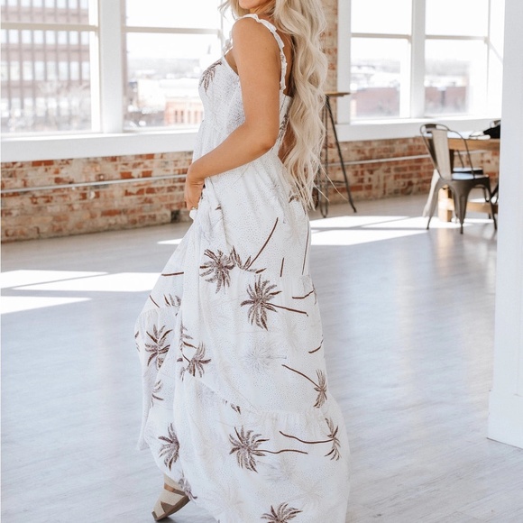 Leah Tropical Maxi Dress - Picture 4 of 7